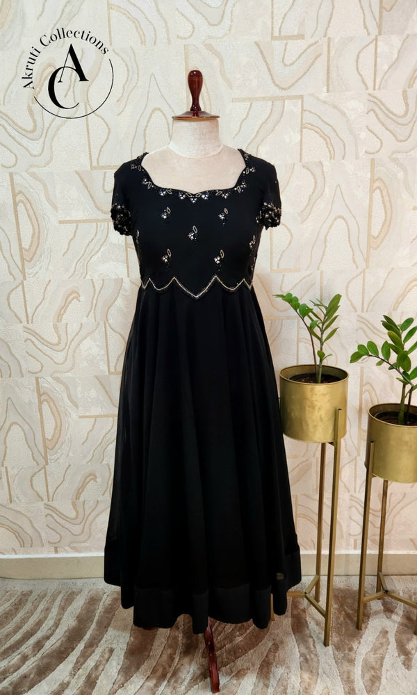 L137 - Black Dress