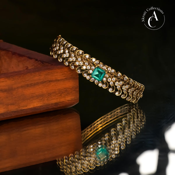 BR16 - Kada Bracelet