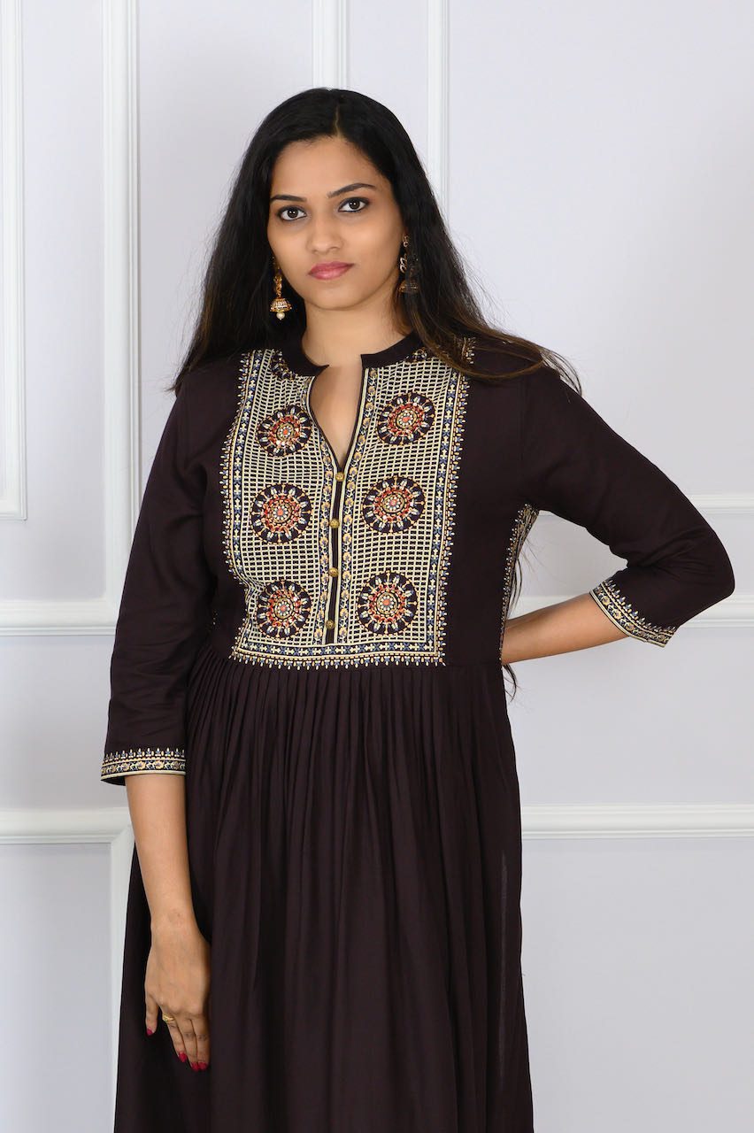 Pin by Iffat Naim on Attires | Front cut kurti, Cotton long dress, Slit  kurti