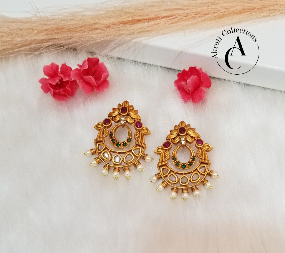 Buy Gold Earrings Online - Gold Jewellery Collections| Jos Alukkas Online  || Buy Gold Floral Earrings Online - Beautiful Gold Earrings | Jos Alukkas  Online